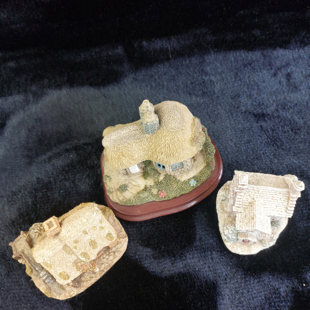 Liliput Lane Lot ×2 And a Cottage Lamp ( not tested)19