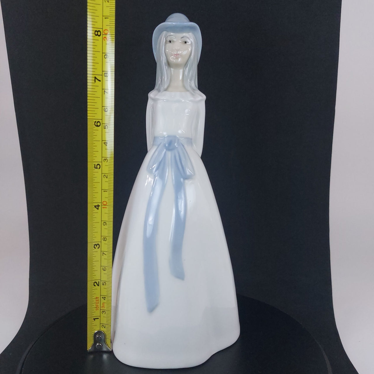 Porcelanas M. Requena Collectable Blue white porcelain Lady Figurine Spain Decor1