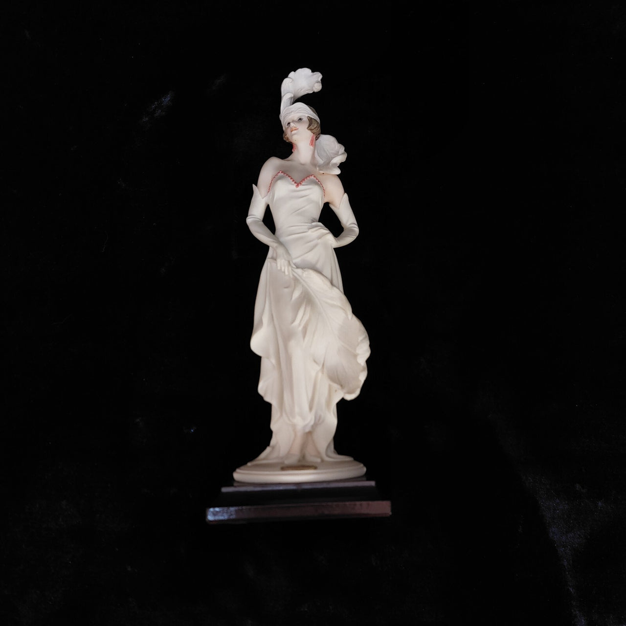 Florence Armani Stepping Out Figurine – Mint Condition 1413F Lady With Box & COA14