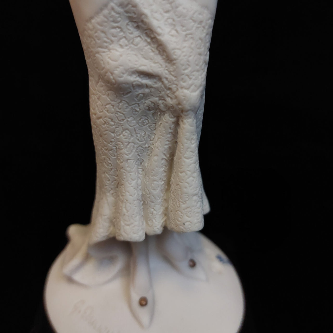 Giuseppe Armani Figurine 1987 Florence Stunning Lady with Flowers 10" decor.15