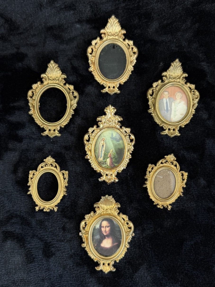Victorian-Style Miniature Gold Color Plastic Frames Set of 7 Frame Set deco wall0