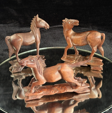 Vintage Hand Carved Wooden Horse Figurines Set of 3 – Mid Century Folk Art Decor0