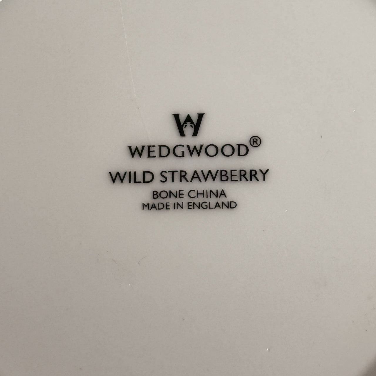 Wedgwood Wild Strawberry Octagonal Trinket Box Bone China Made in England Gold T3