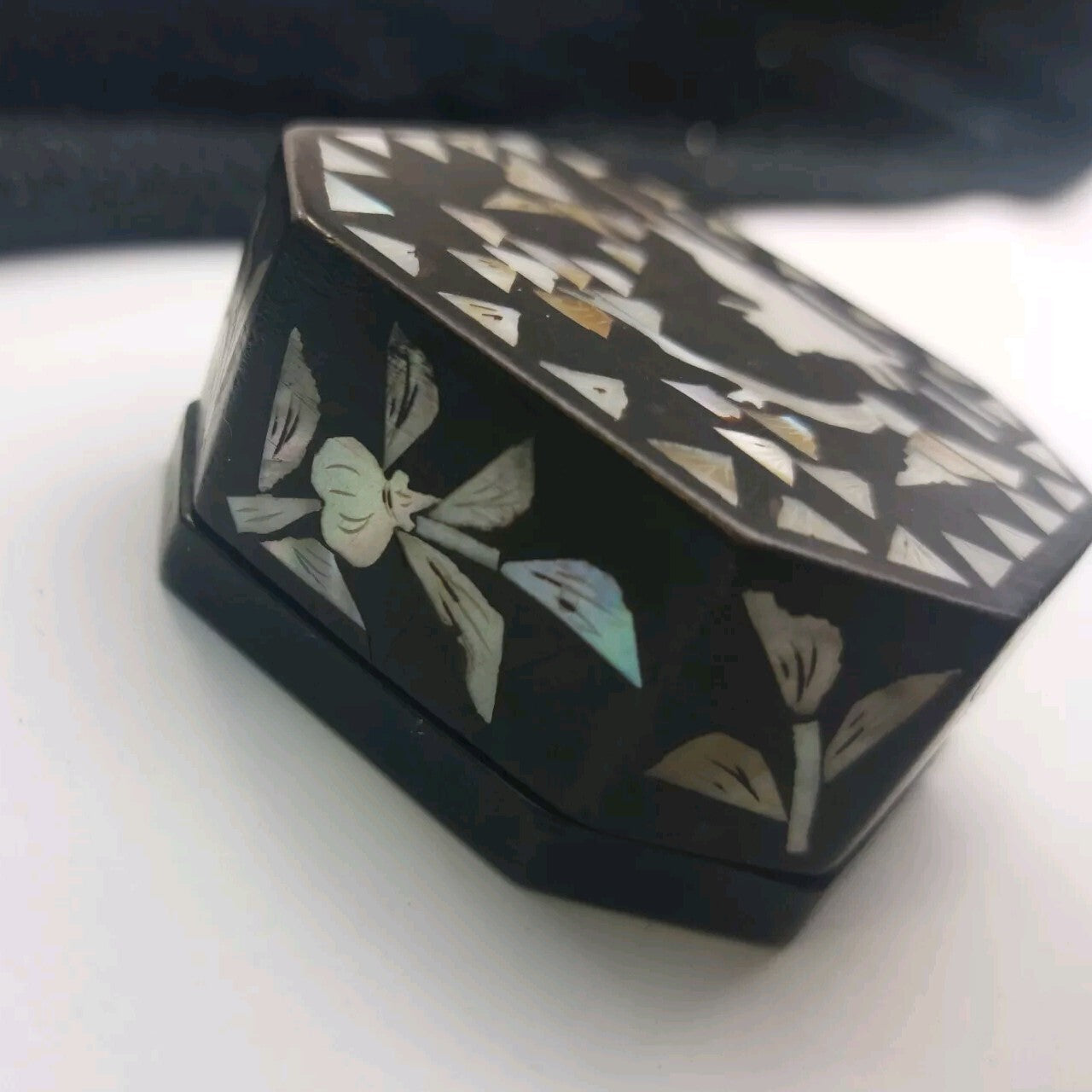 Antique Chinese Black Lacquer Trinket Box Octagonal with Mother of Pearl Inlay2