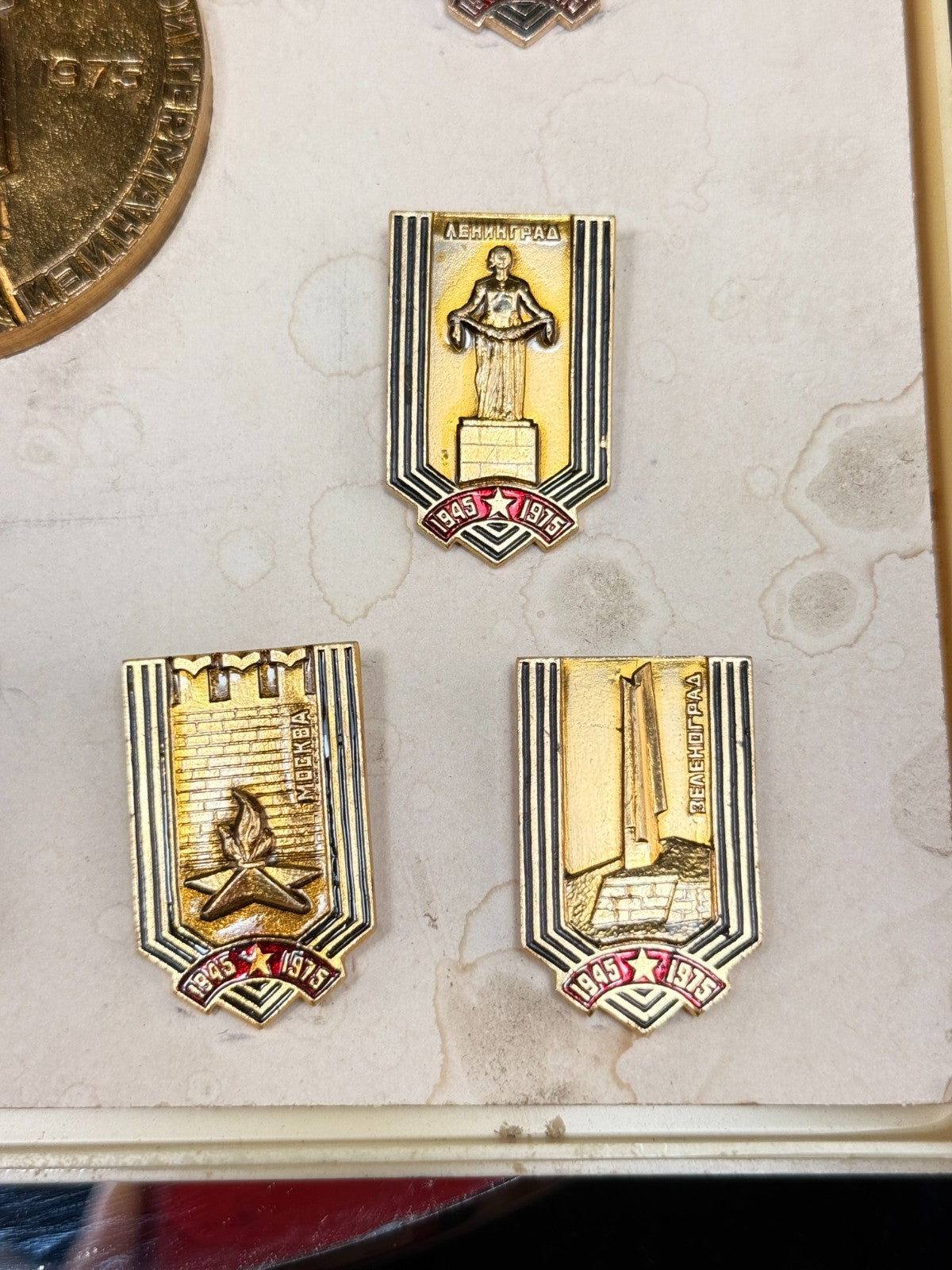 Soviet 1975 WWII Victory Pin Medal Set USSR Cities Commemorative Badges w Box11