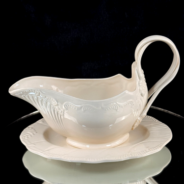 Leedsware Classical Creamware Gravy Boat & Underplate Set England Embossed 8.5