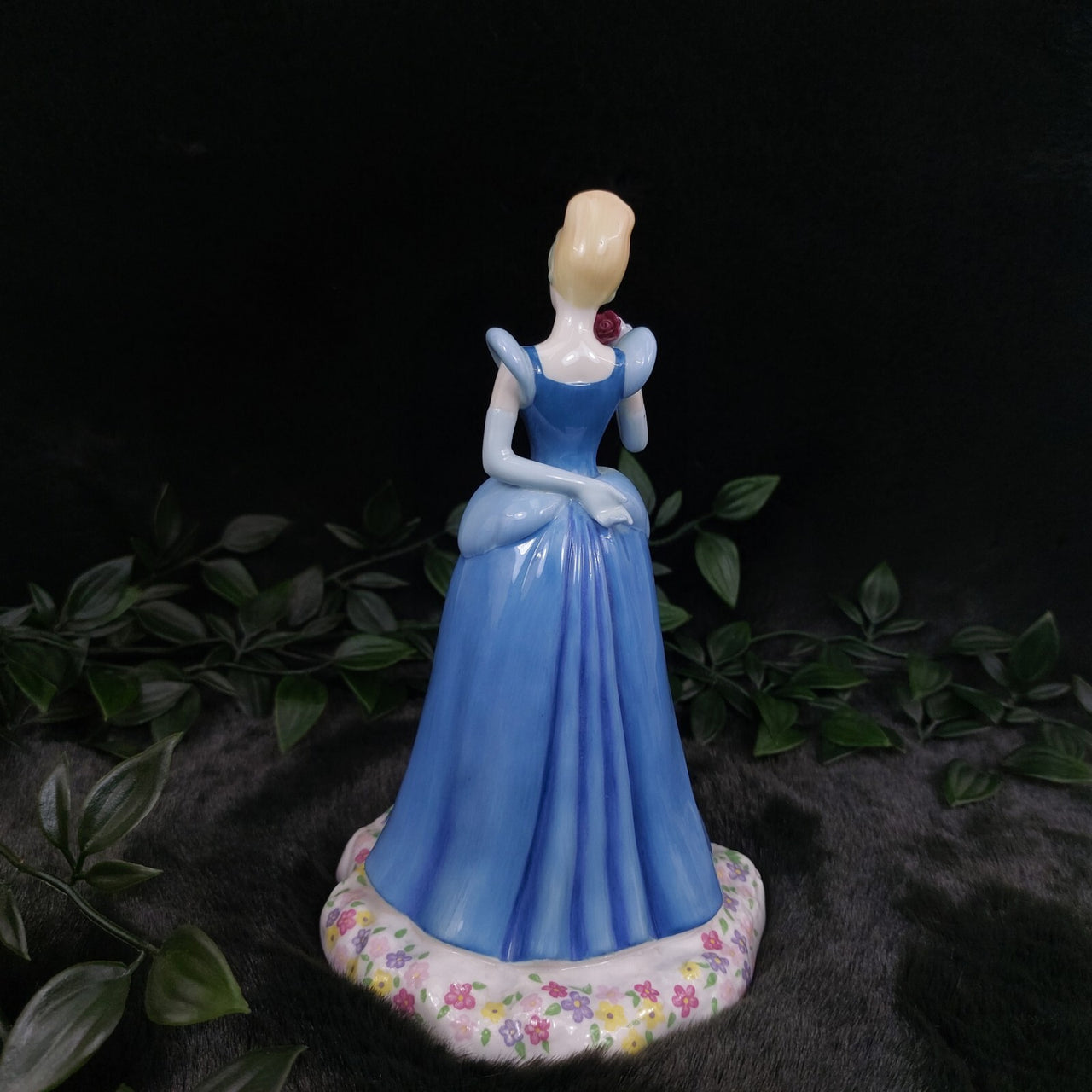 Royal Doulton Disney Cinderella Figurine with Original Box and Certificate 7.5"4