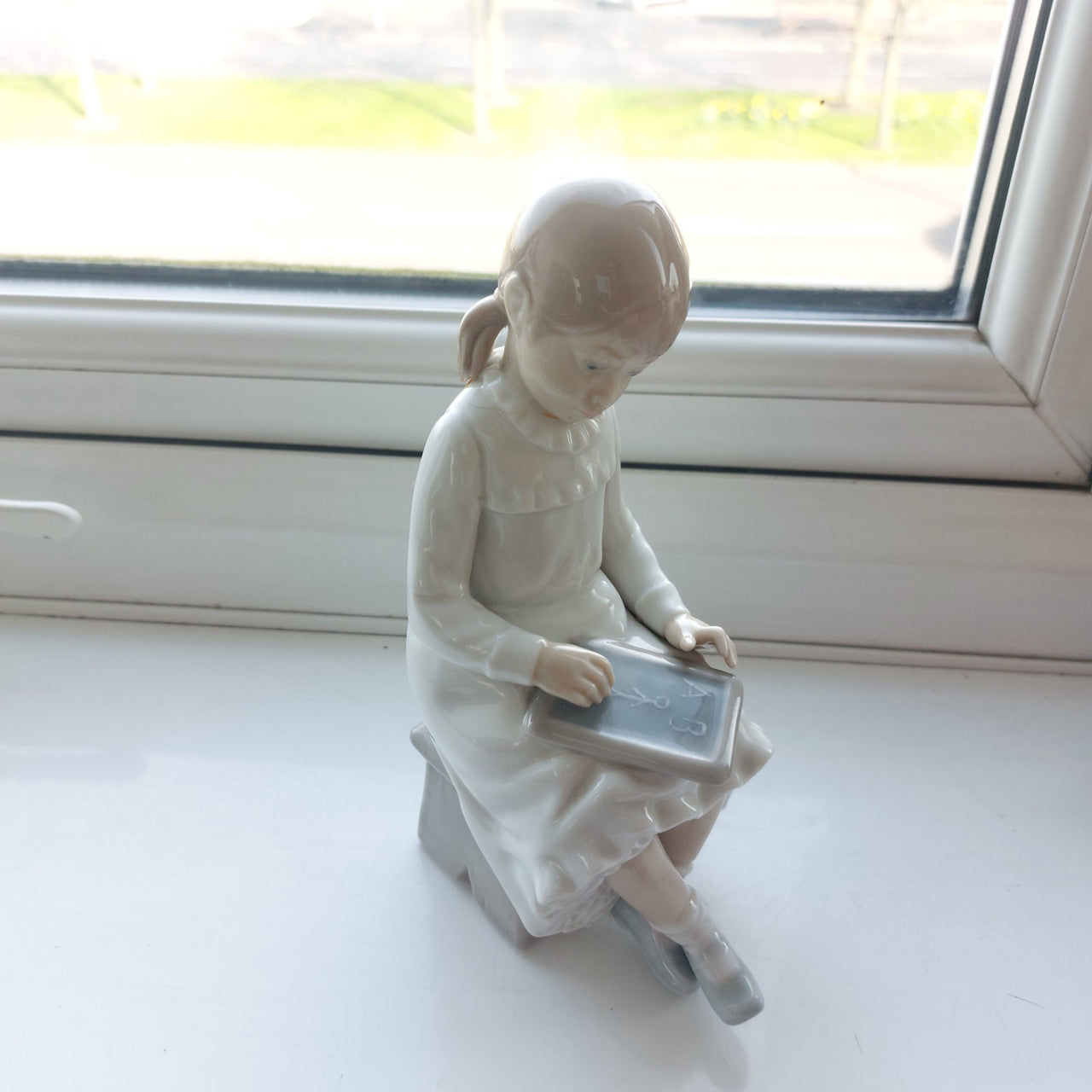 Nao by Lladro Girl Figurine Reading 8 Slate School repaired bookcase decor kids14