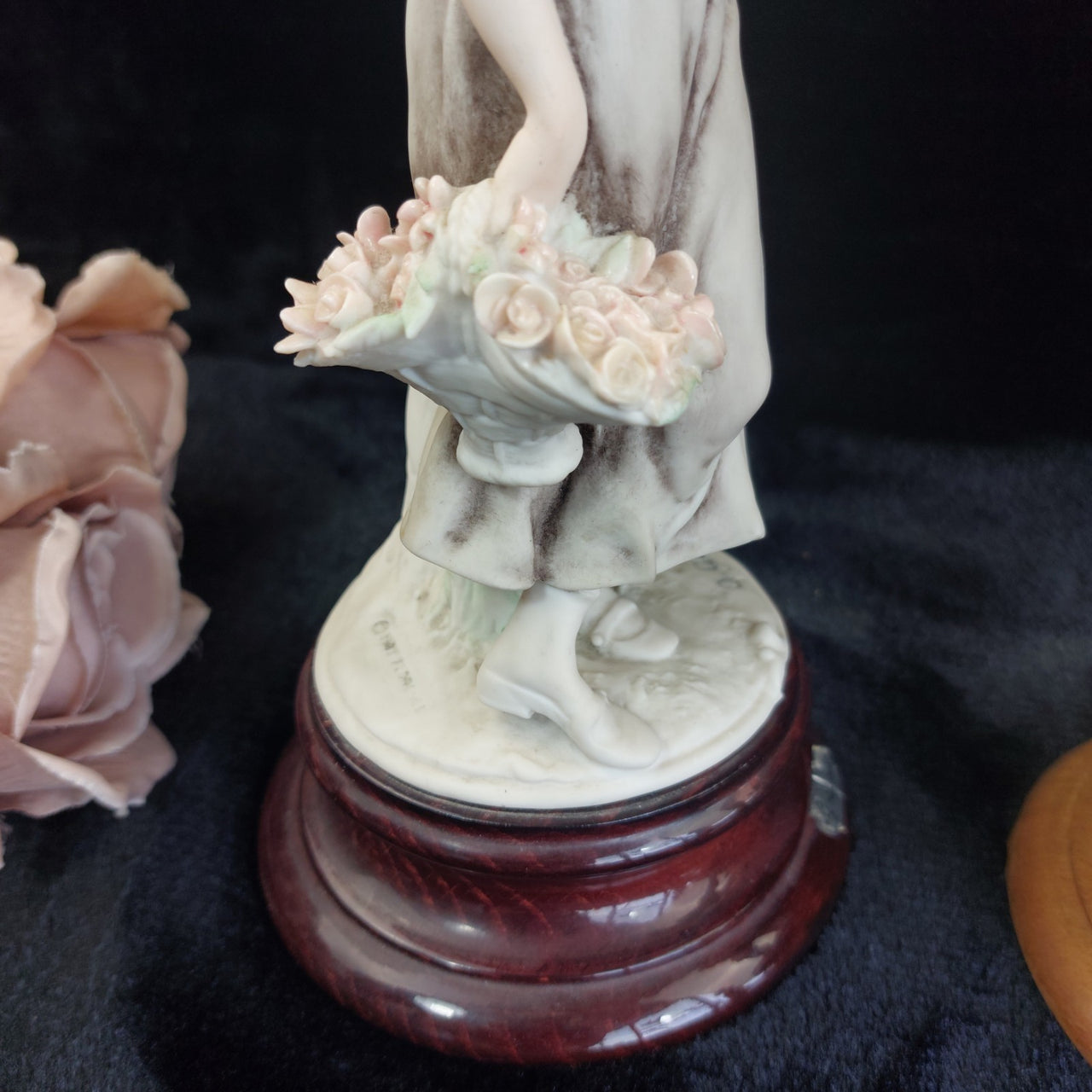 Capodimonte G Armani Boy & Girl Pair Figurines Signed  chipped Grapes   7