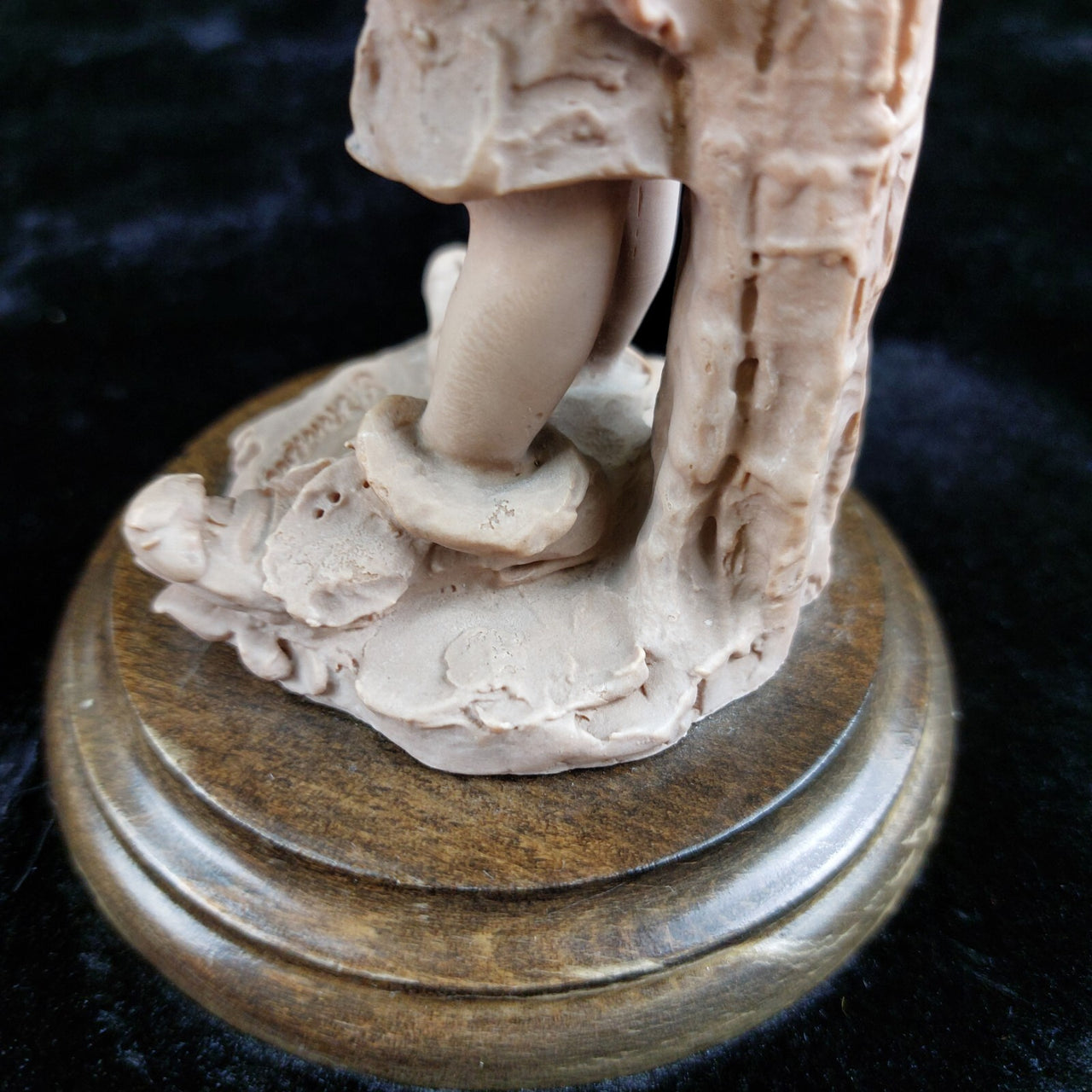 Giuseppe Armani Singing Boy Figurine  1980s Italian Porcelain library ornoment6