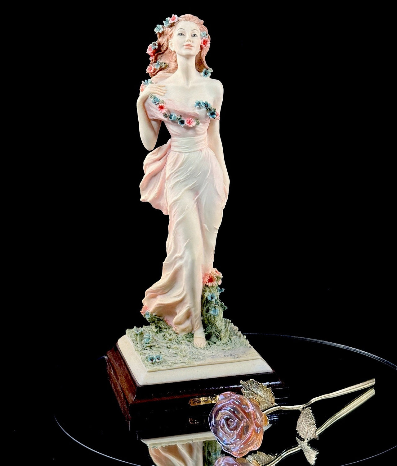 Vittorio Tessaro A.D.L. Italian Beautiful Lady Figurine Italy Home Decor 19910