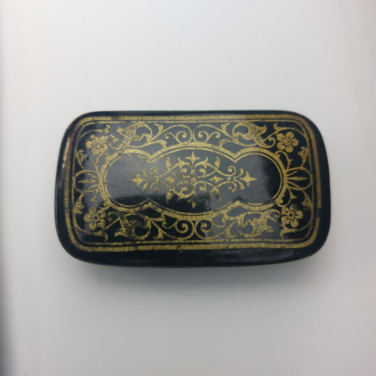 19th century- Victorian Lacquered Snuff Box – Gold with Black Detailing Antique5