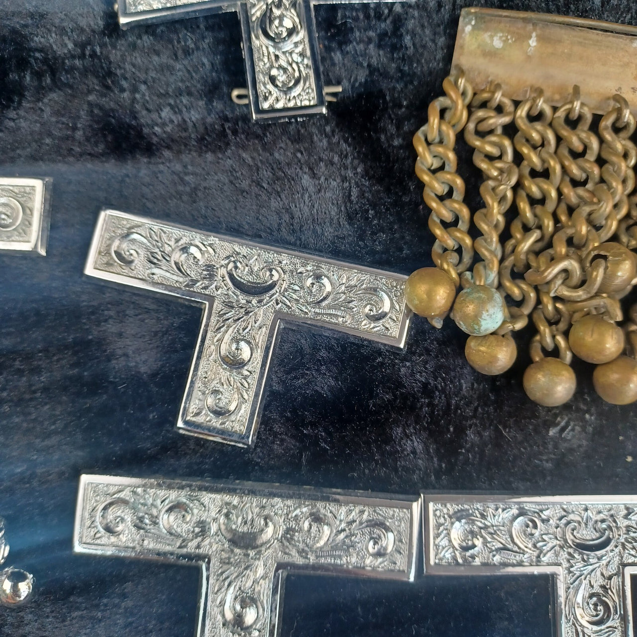 Masonic Lodge Regalia Job Lot 845g – Past Master Jewel 1977 + Levels & Jew Chain13