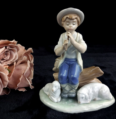 NAO by Lladro 1987 Figurine Boy Flute & Dogs 7