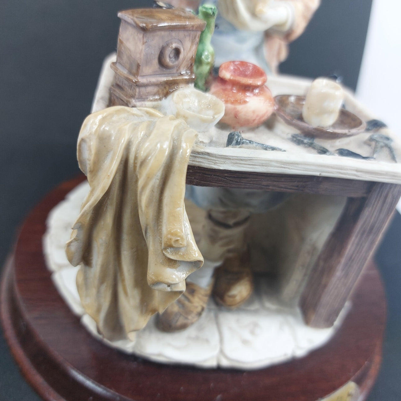 Leonardo Collection Figurine "The Tea Break" Porcelain Resin Presenting12