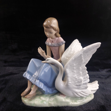 NAO Lladro Girl with Swan Figurine 1986 7.5