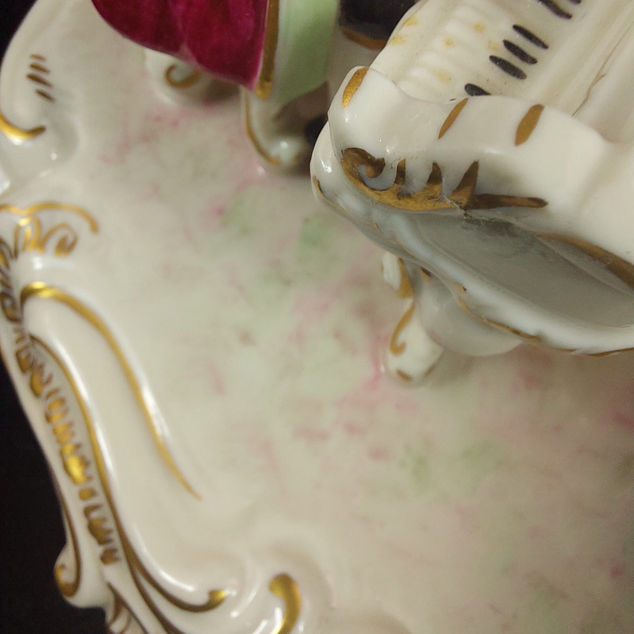 Dresden UNTERWEISSBACH Girl Singing and Musician Porcelain Lace Figurine Group.23