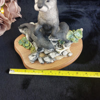 Thumbnail for Border Fine Arts 752/3000 River View Family Otter R.T. Roberts B0195 LE Figurine11