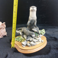 Thumbnail for Border Fine Arts 752/3000 River View Family Otter R.T. Roberts B0195 LE Figurine10