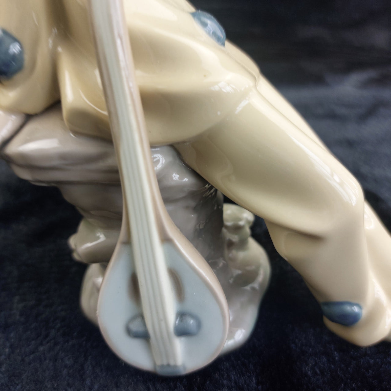 RARE by NAO Lladro Pierrot Clown Figurine with Mandolin 1987 bookcase decor10