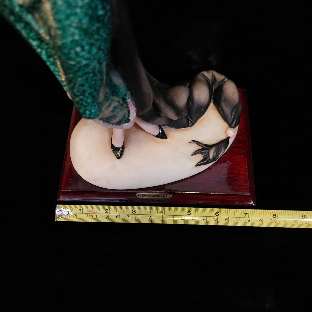 Elegant "Lady Reading" figurine Giuseppe Armani Florence Sculpture library decor21