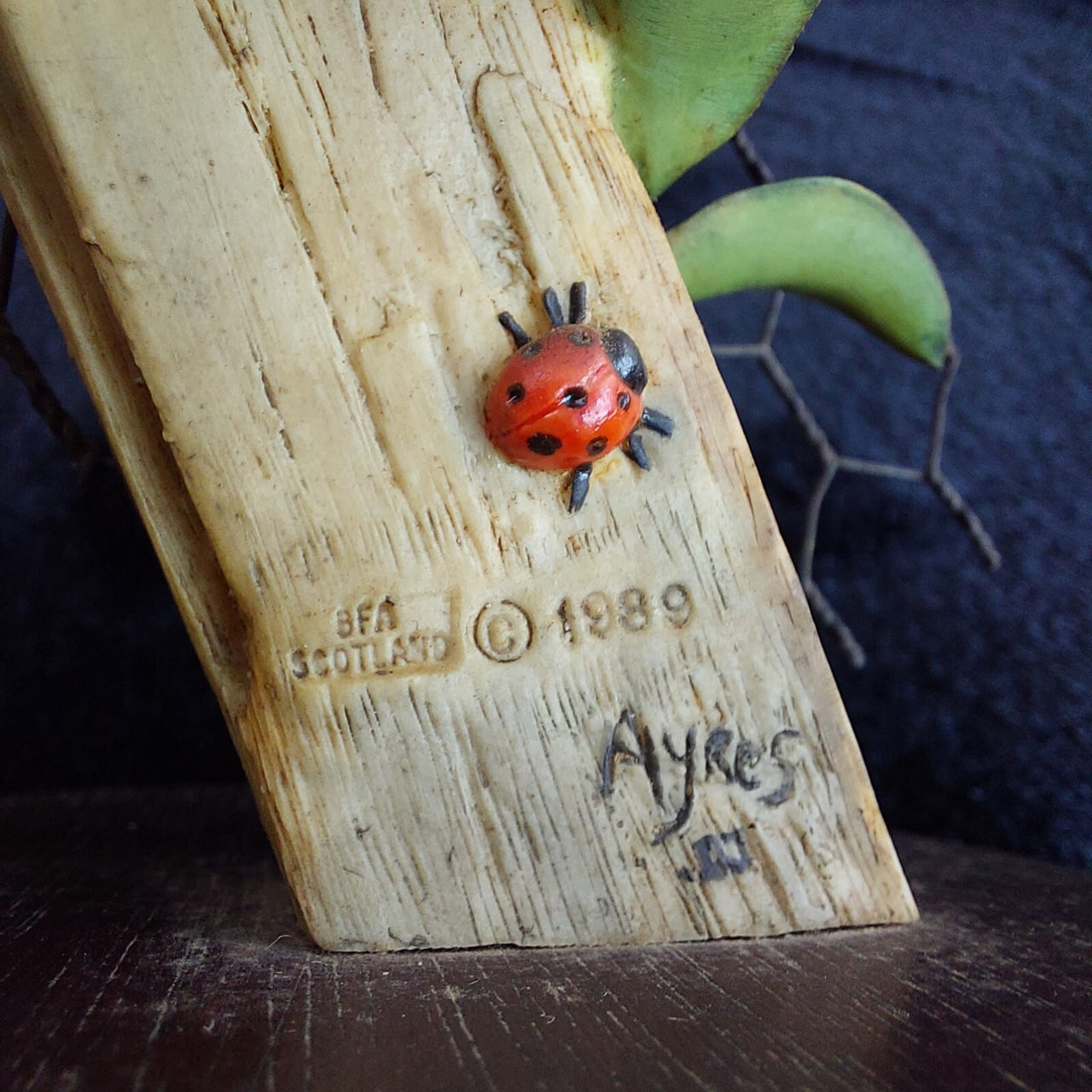 Fine Border Arts Wren on Post RB9 1990 Figurine Scotland Hand Made Bird Sculptur9