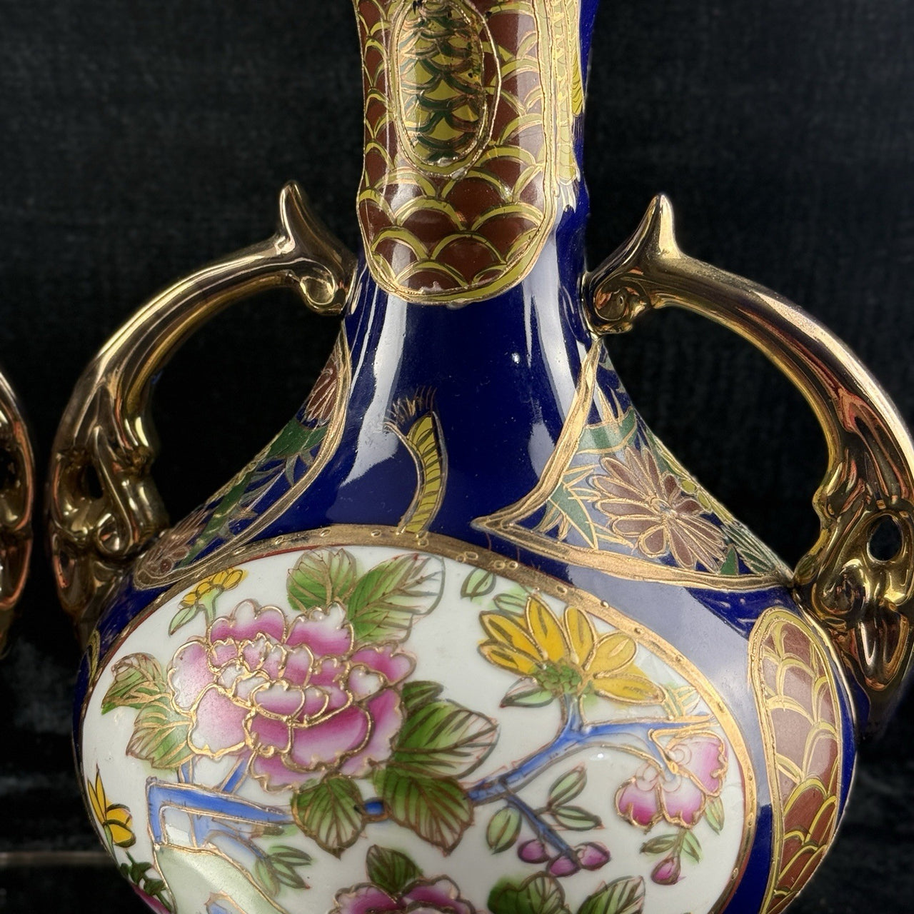 Japanese Blue Cobalt Porcelain Vases Pair Gold Gilt Floral Moriage Antique Decor20