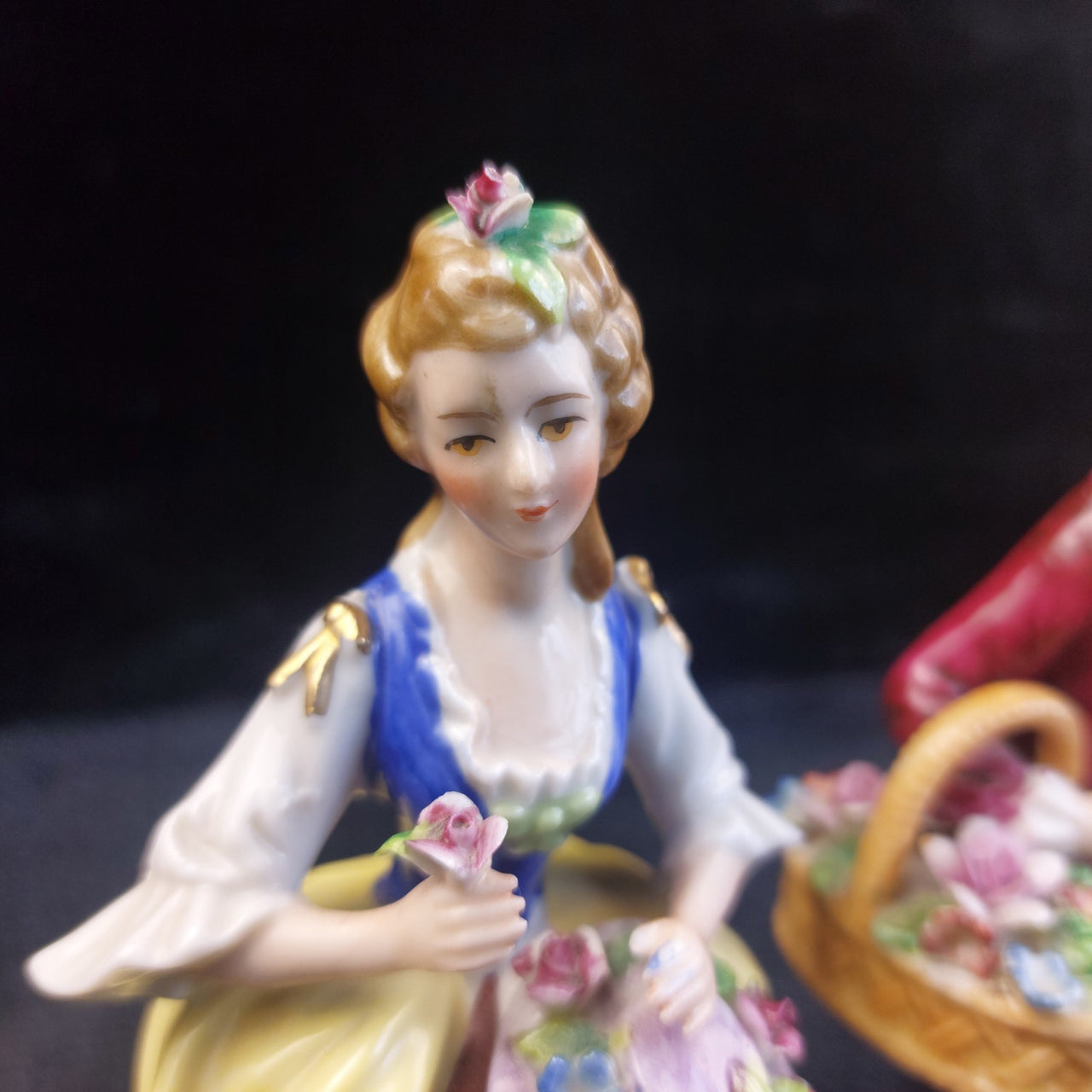 Antique Porcelain Victorian Figurine Pair 5" Lovers Flowers Gold Trim decor6
