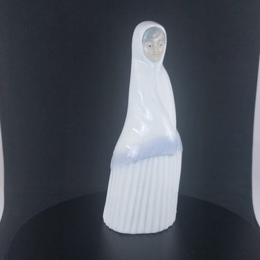Miquel Requena Nun Figurine   Pristine White Porcelain, 6.5