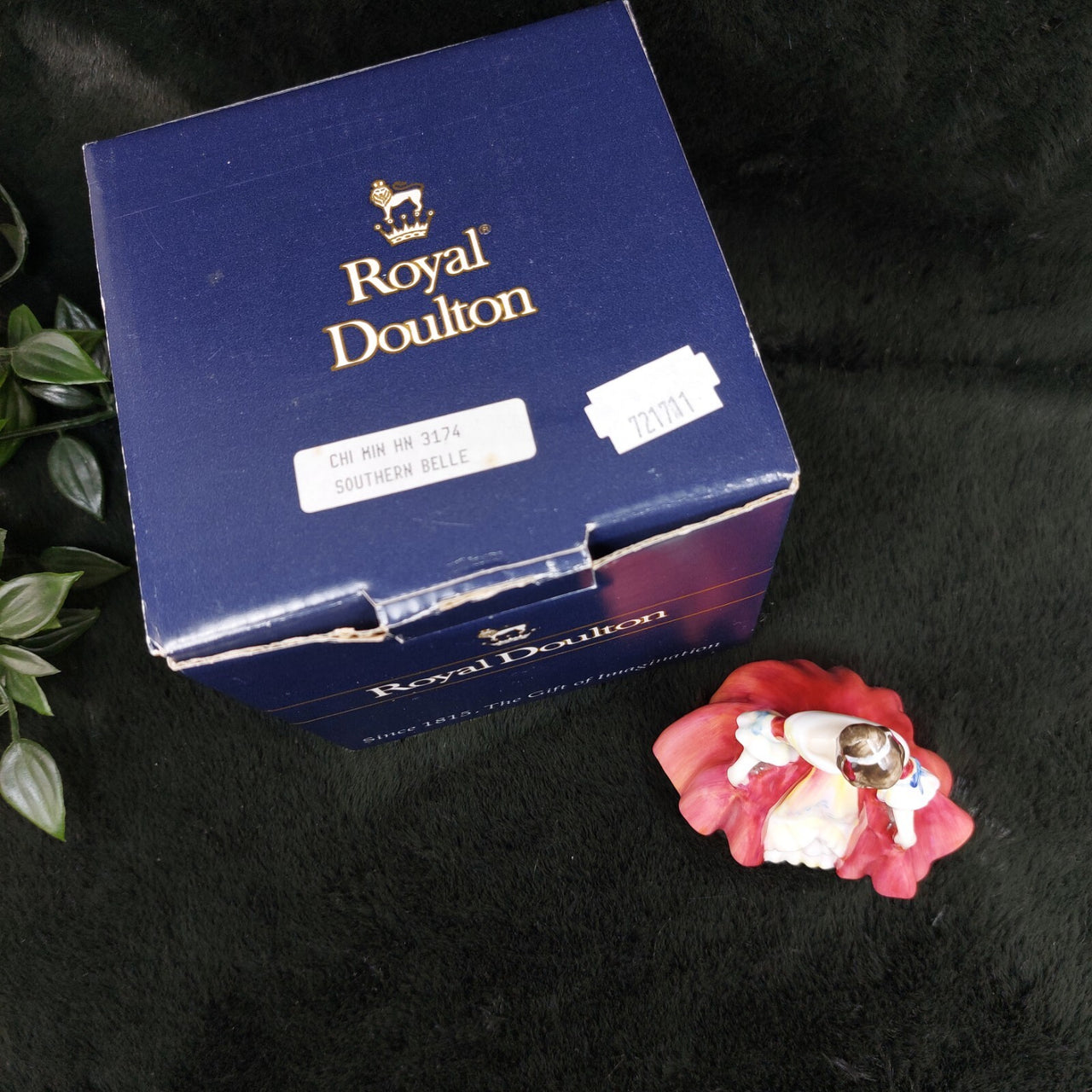 Royal Boxed Doulton ladies “Southern Belle” victorian lady figurine porcelain 2