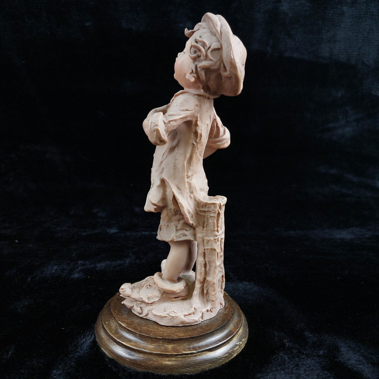Giuseppe Armani Singing Boy Figurine  1980s Italian Porcelain library ornoment8