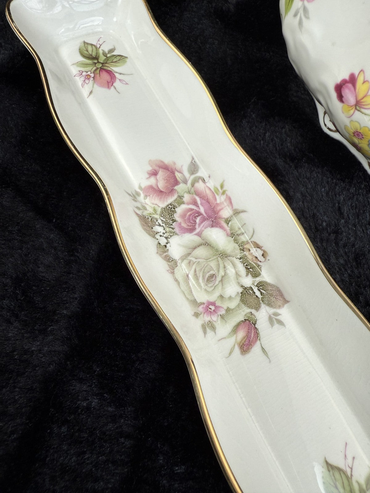 Stunning St. George & Kenall Fine Bone China Floral vase and Tray Set England.11