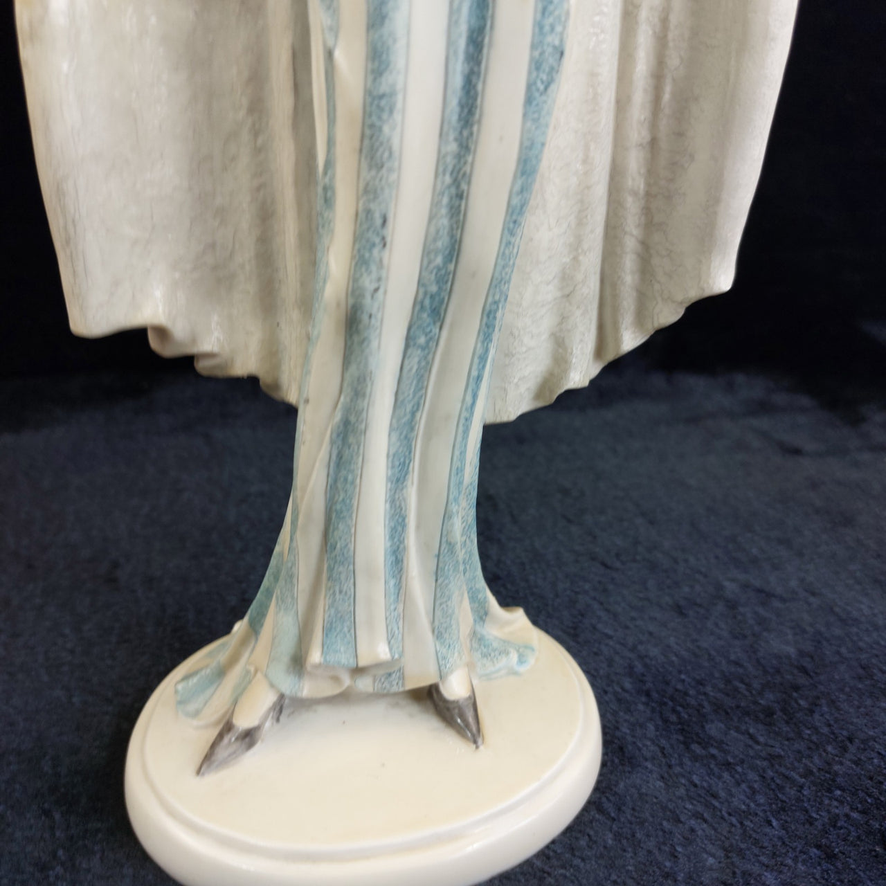 Leonardo Collection Elegant Lady Figurine – Good 28 cm Gilded Blue Striped Cape.4