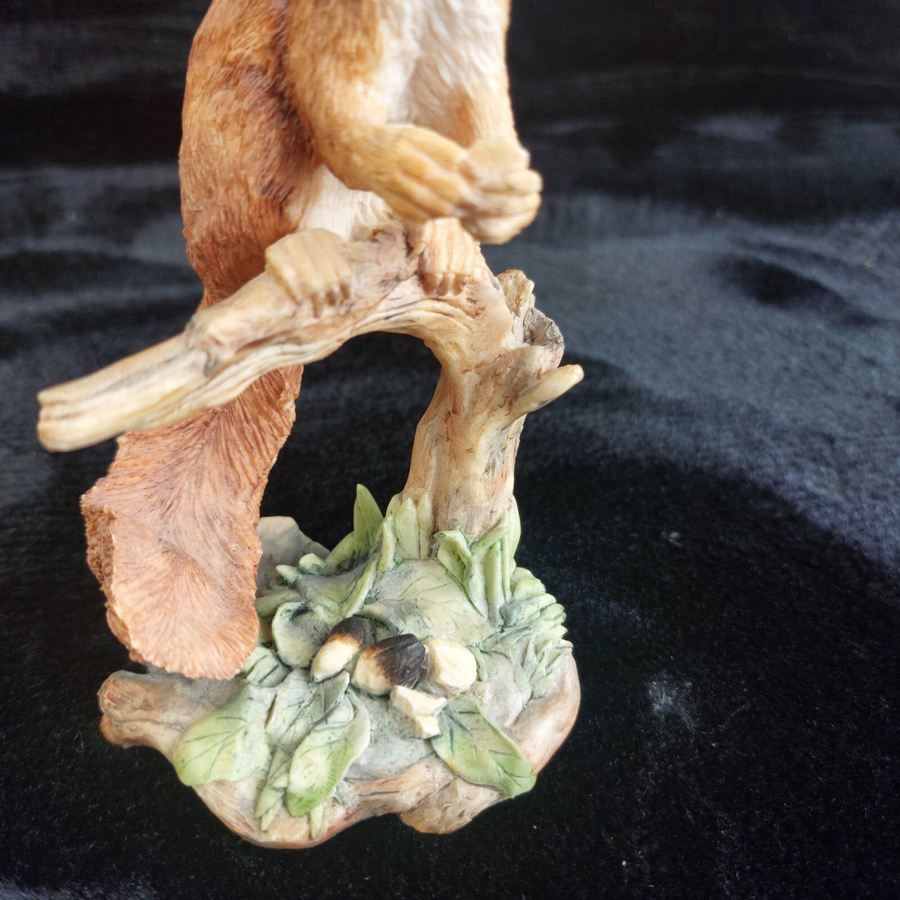 Border Fine Arts Squirrel Figurine Handmade Scotland Wildlife 6” Tree Stump Deco4