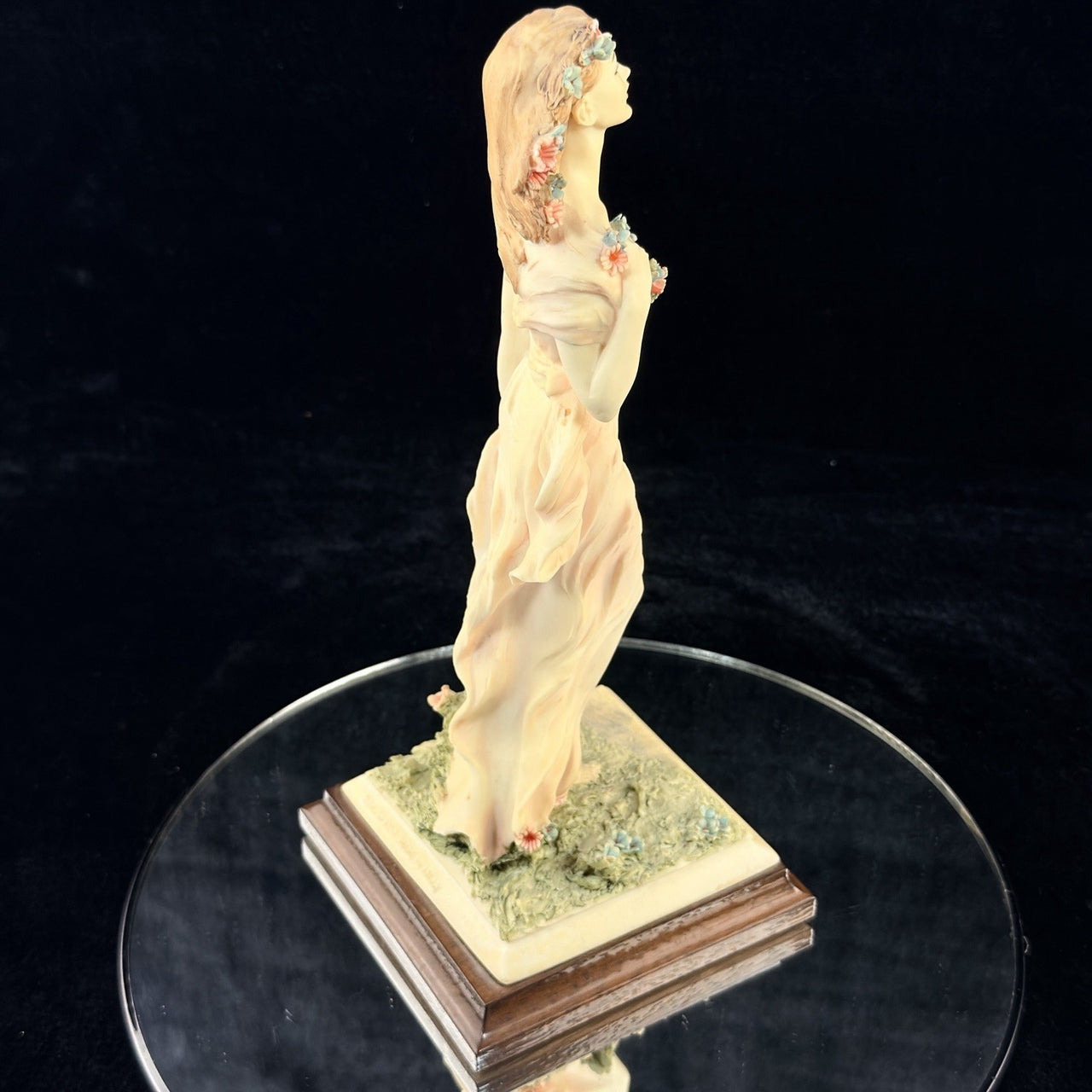 Vittorio Tessaro A.D.L. Italian Beautiful Lady Figurine Italy Home Decor 199110