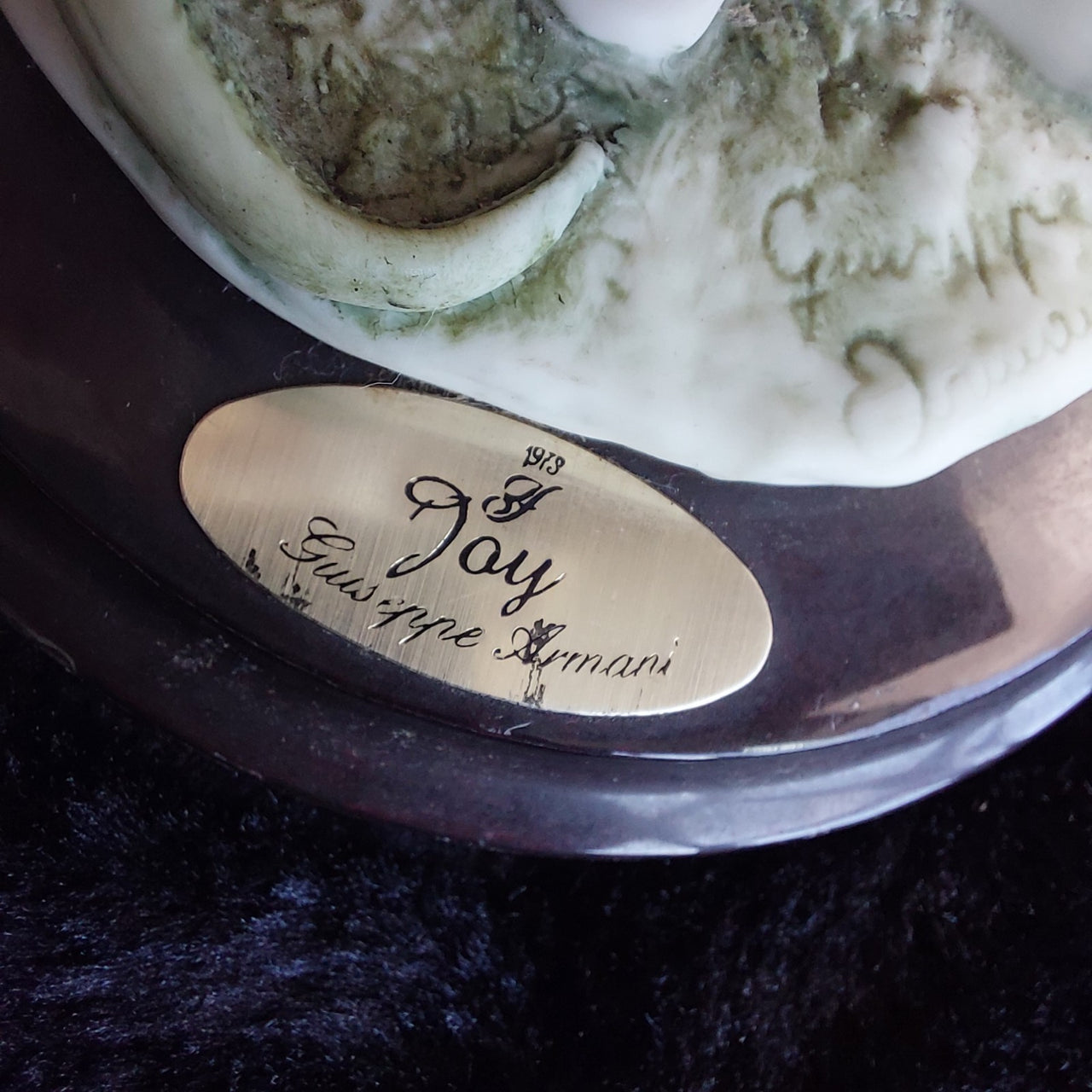 Giuseppe Armani Joy Figurine 1999 Florence Tag Signed by artst see finger .3