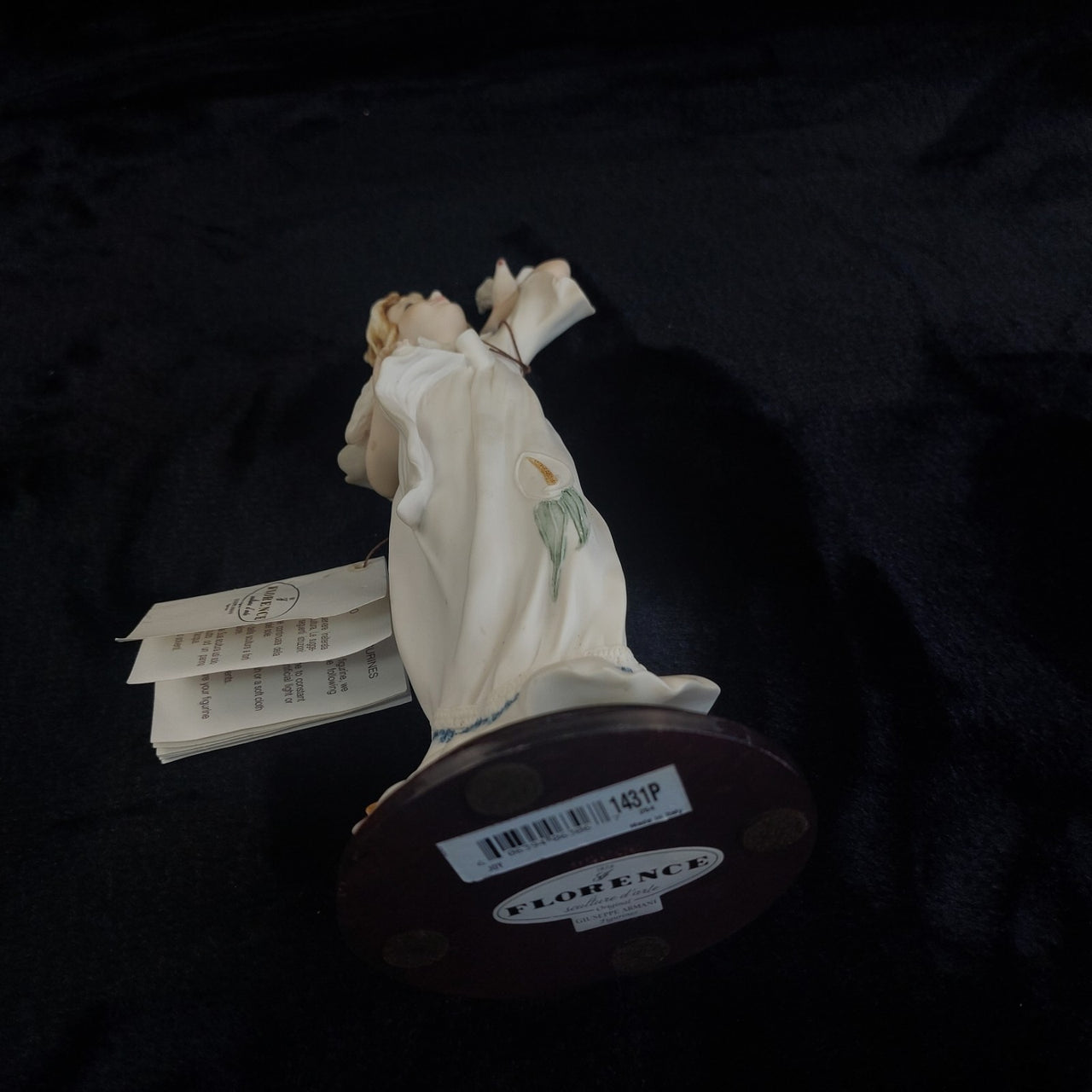 Giuseppe Armani Joy Figurine 1999 Florence Tag Signed by artst see finger .6