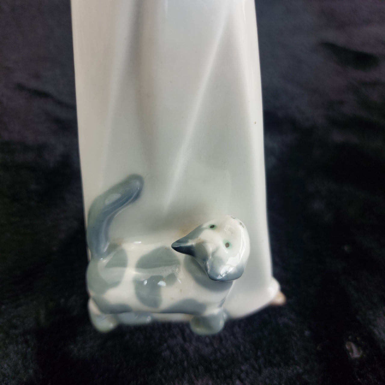 Casades Spain Girl Figurine 9" Holding Cat Porcelain Good Condition with Pet5