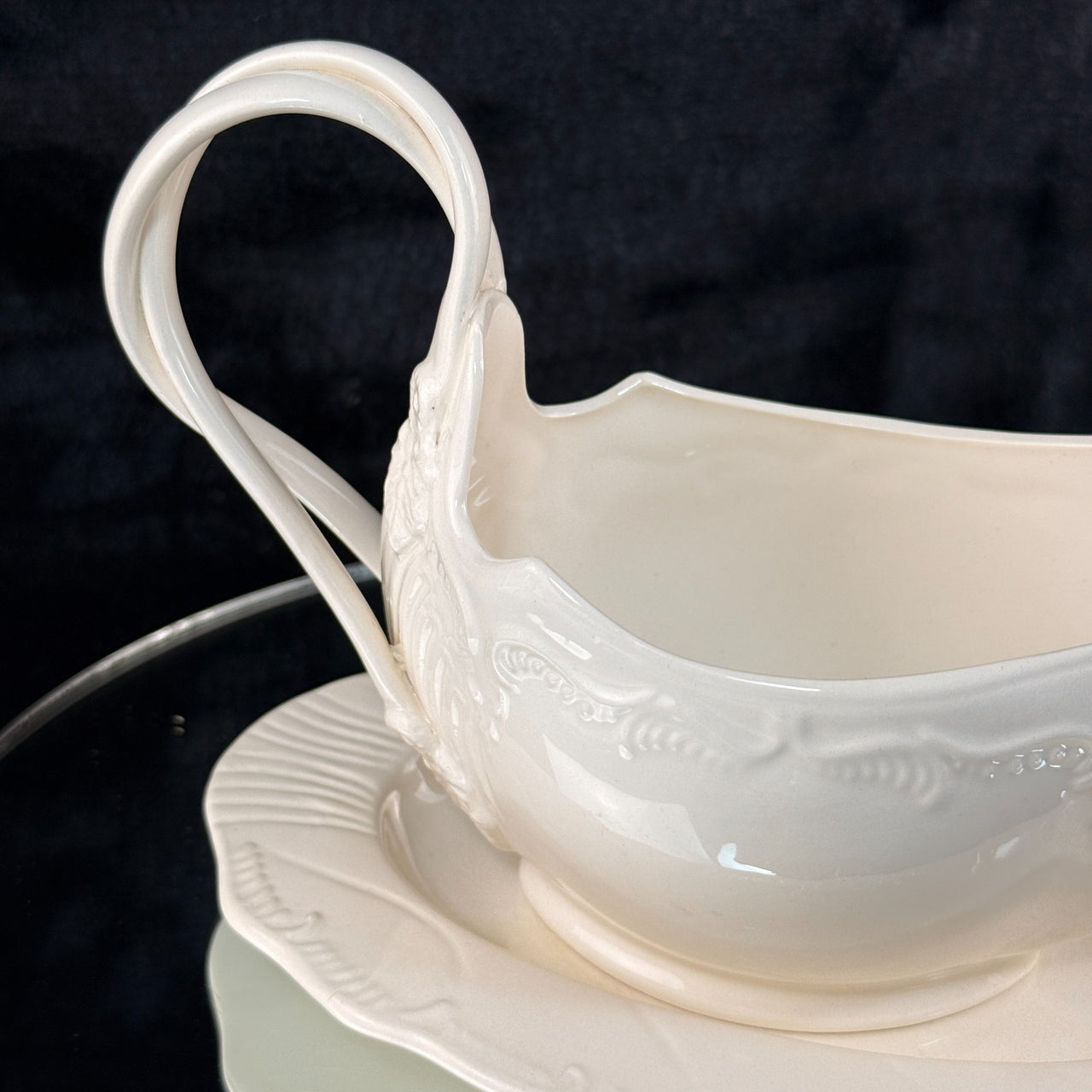 Classical Leedsware Creamware Gravy Boat & Underplate Set England Embossed 8.5"5