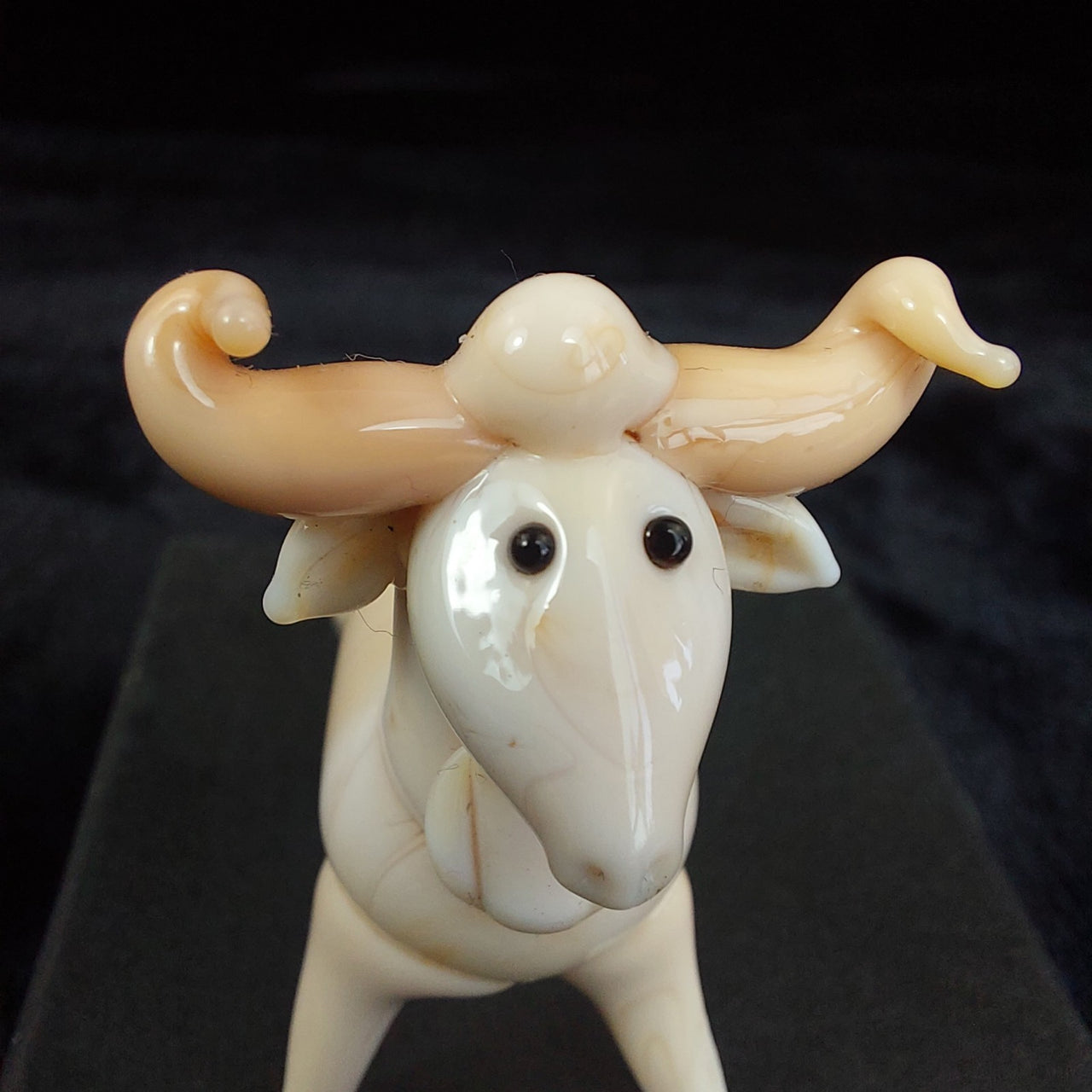 Handmade Glass Ram Figurine Cream Horns Curled Animal Sculpture Good w/ Box   3"5