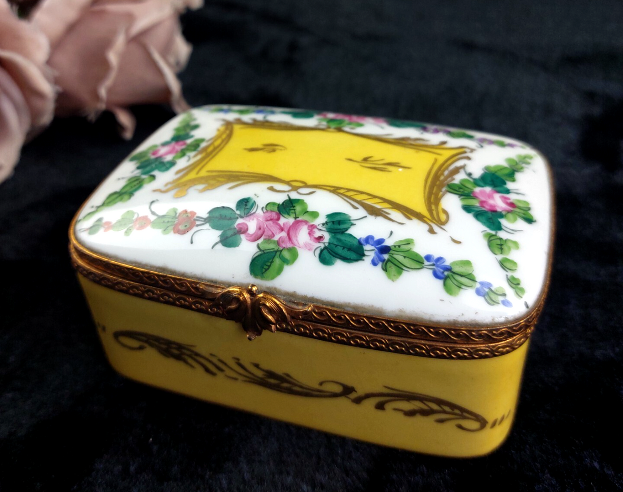 Limoges France 1920s porcelain width cm 9 x 7 height cm 3.7 jewellery box gift0