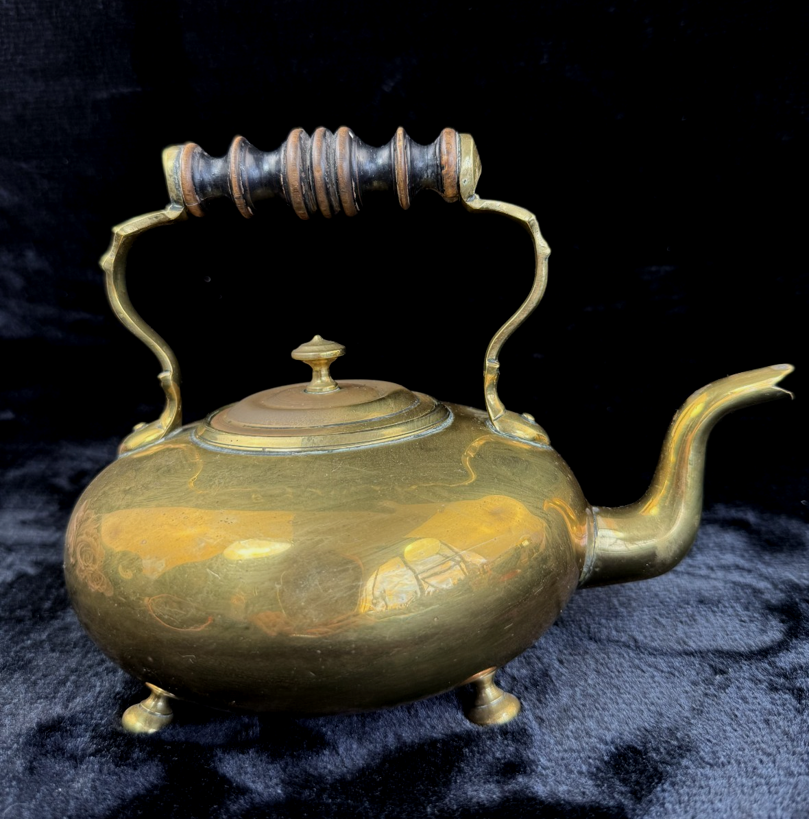 Antique Scottsh 19th century Brass Kettle/Teapot with Wooden Handle see pictures5