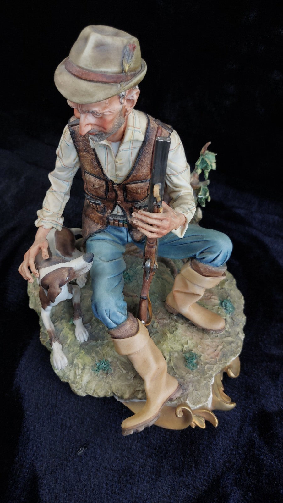 Capodimonte Figurine Italy 9" Volta Hunter with Gun and Dog Signed Large chipped15