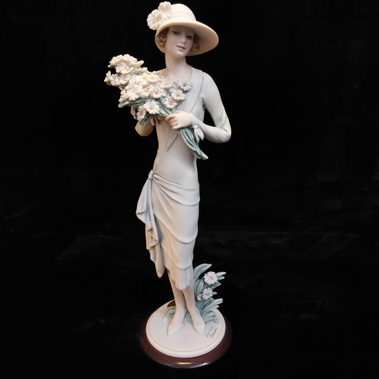 Florence Armani Marguerite Figurine – 1731F Lady With Daisies, Box Mint 14