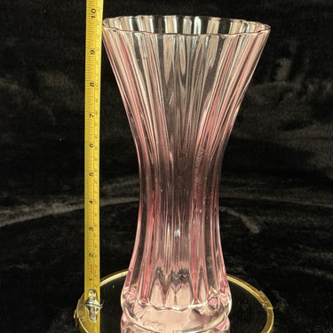 Pink Ribbed Glass Vase 9.5” Flared Scalloped Rim Elegant Vintage Decor1