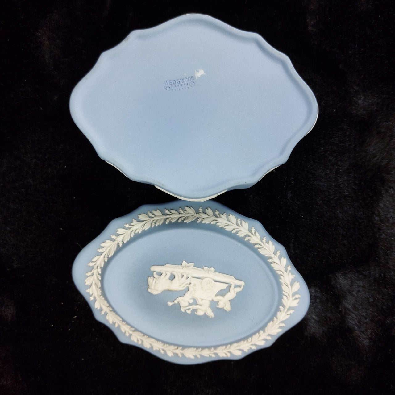Wedgwood Jasperware Blue Design Classical Cherub Oval Trinket Box – Vintage8