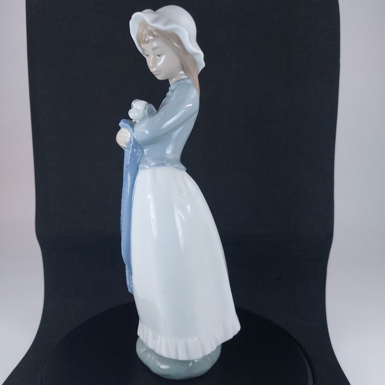 Nao by Porcelain LladrÃ³ Girl with Bonnet Figurine - 9.4" Excellent Condition2