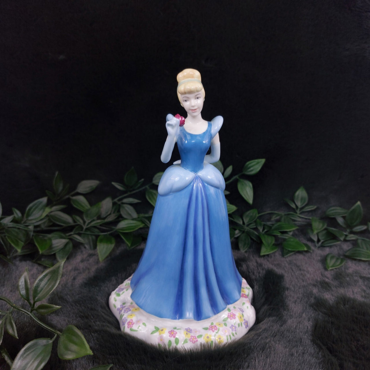 Royal Doulton Disney Cinderella Figurine with Original Box and Certificate 7.5"10