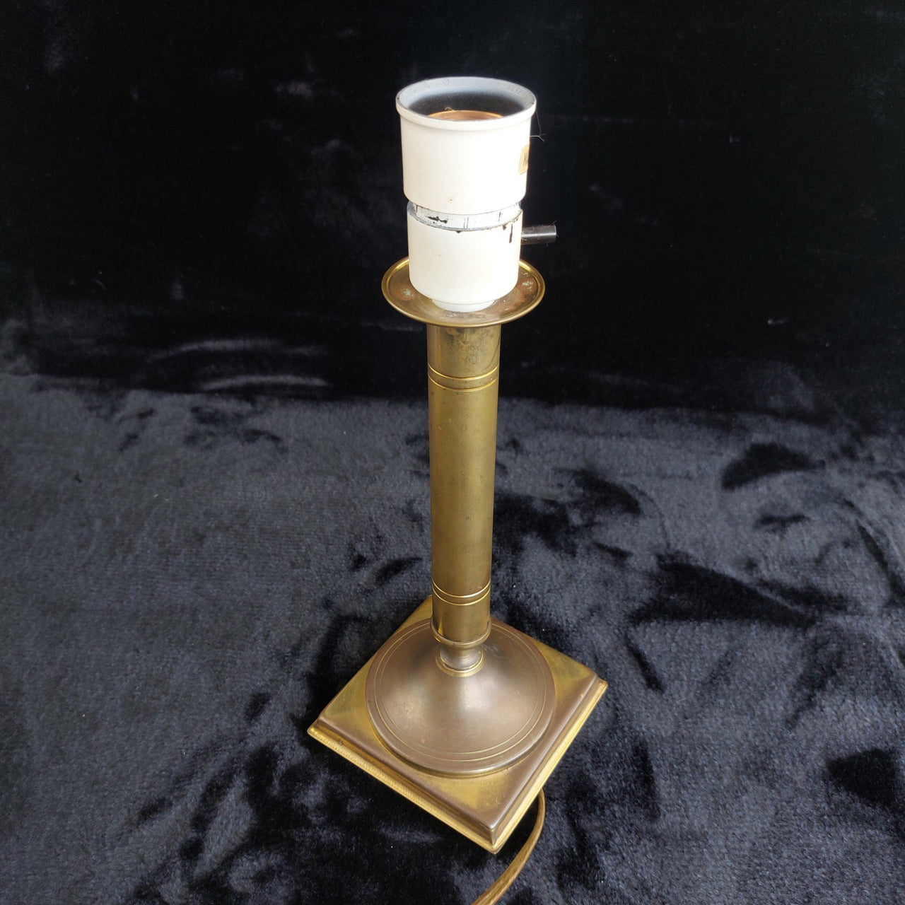 Vintage Brass Lamp Table Patina EU Plug 915gr Classic 12" Tall antique style dec10