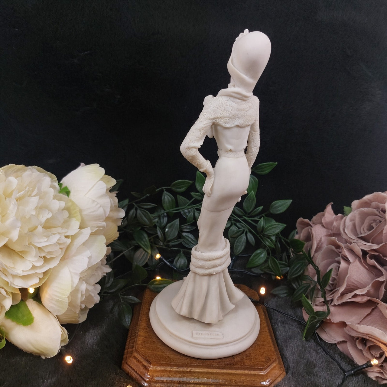 Vintage Exquisite Auro Belcari Figurine - Art Deco Lady (1985) Porcelain 1920s3